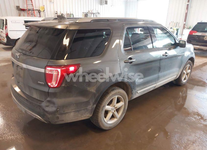 Photo 4 of 2017 Ford Explorer XLT (VIN 1FM5K8D80HGD83712)