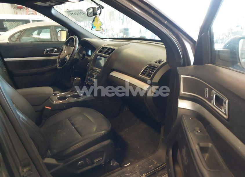 Photo 5 of 2017 Ford Explorer XLT (VIN 1FM5K8D80HGD83712)