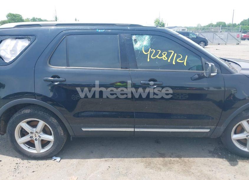 Photo 13 of 2017 Ford Explorer XLT (VIN 1FM5K8D80HGE08978)