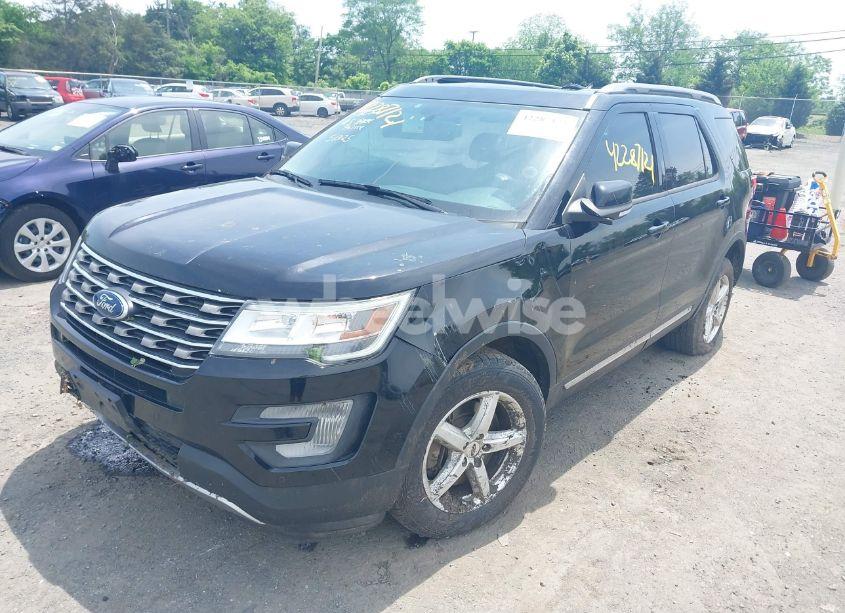 Photo 2 of 2017 Ford Explorer XLT (VIN 1FM5K8D80HGE08978)