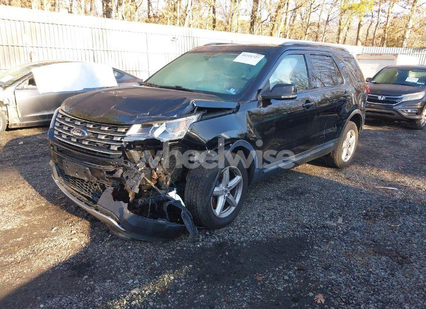 Photo 2 of 2017 Ford Explorer XLT (VIN 1FM5K8D80HGE31578)