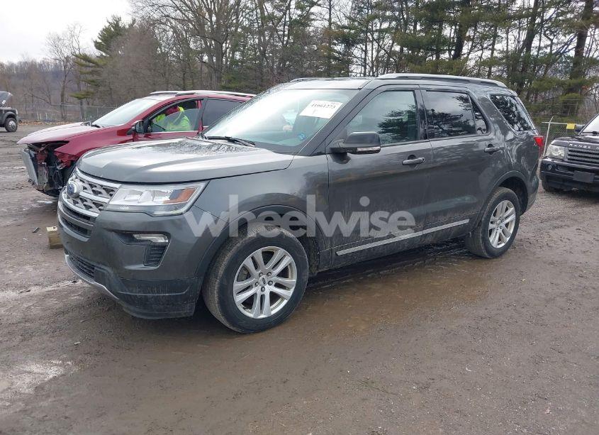 Photo 2 of 2018 Ford Explorer XLT (VIN 1FM5K8D80JGA40873)