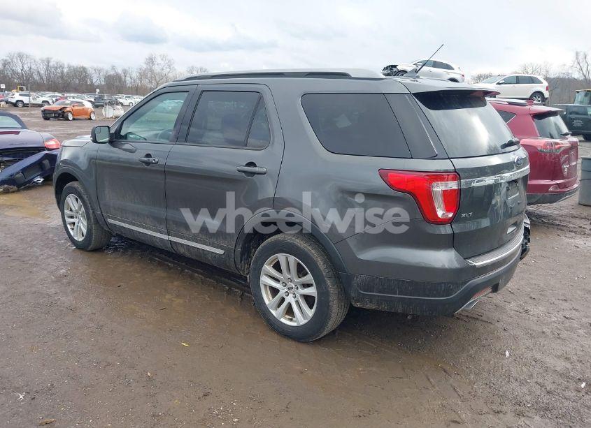 Photo 3 of 2018 Ford Explorer XLT (VIN 1FM5K8D80JGA40873)