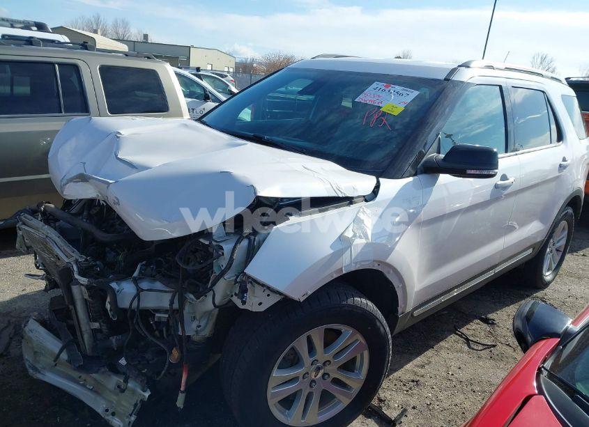 Photo 2 of 2018 Ford Explorer XLT (VIN 1FM5K8D80JGB08900)