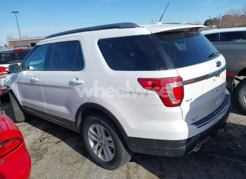 Photo 3 of 2018 Ford Explorer XLT (VIN 1FM5K8D80JGB08900)