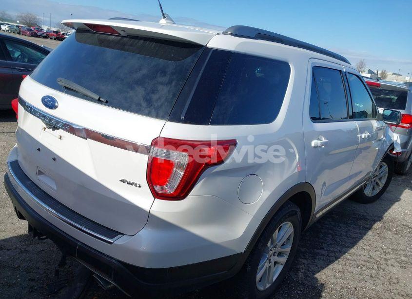 Photo 4 of 2018 Ford Explorer XLT (VIN 1FM5K8D80JGB08900)