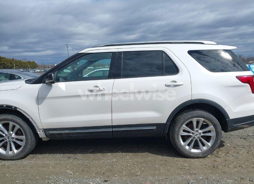 Photo 15 of 2018 Ford Explorer XLT (VIN 1FM5K8D80JGC21343)