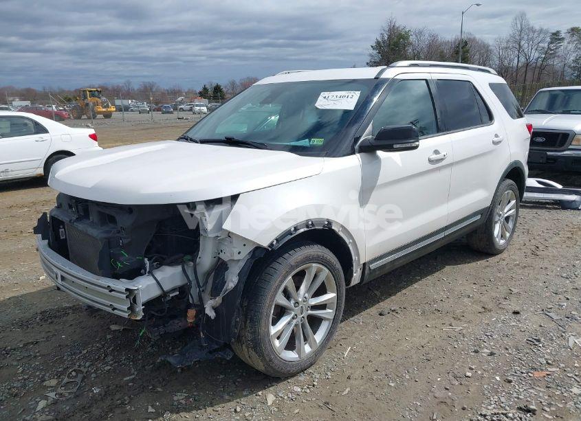 Photo 2 of 2018 Ford Explorer XLT (VIN 1FM5K8D80JGC21343)