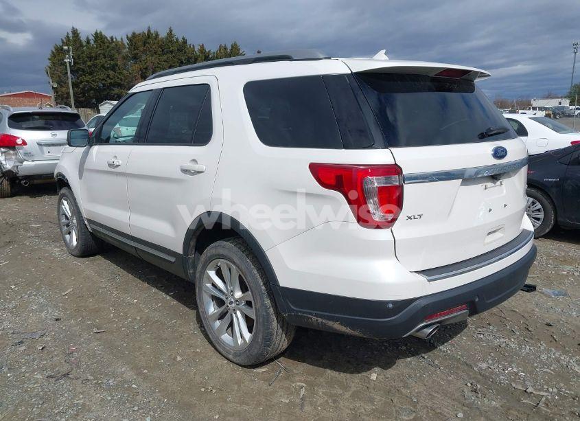 Photo 3 of 2018 Ford Explorer XLT (VIN 1FM5K8D80JGC21343)