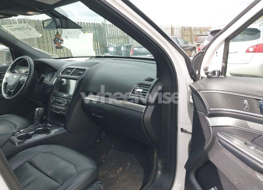 Photo 5 of 2018 Ford Explorer XLT (VIN 1FM5K8D80JGC21343)