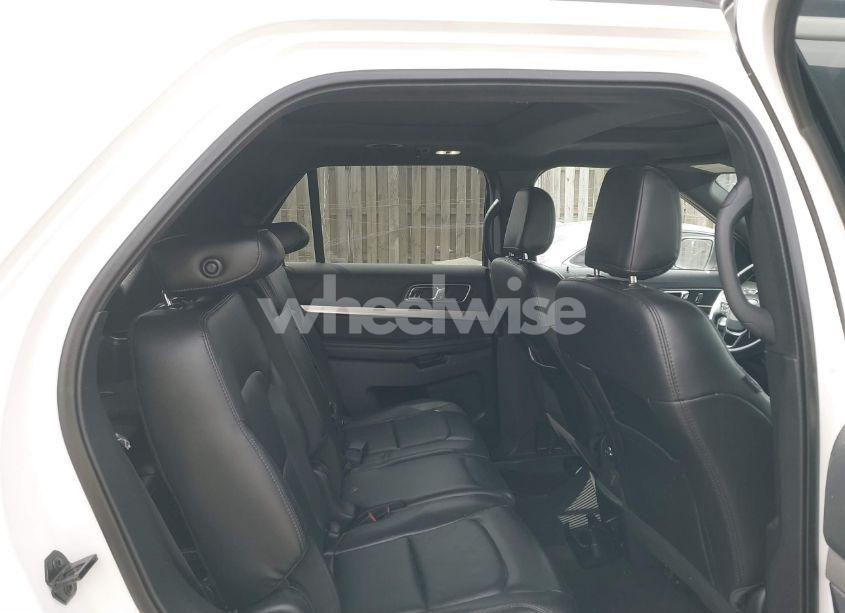 Photo 8 of 2018 Ford Explorer XLT (VIN 1FM5K8D80JGC21343)