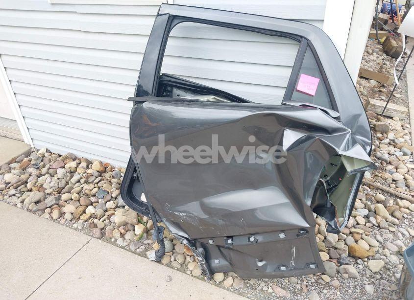 Photo 18 of 2018 Ford Explorer XLT (VIN 1FM5K8D80JGC66539)