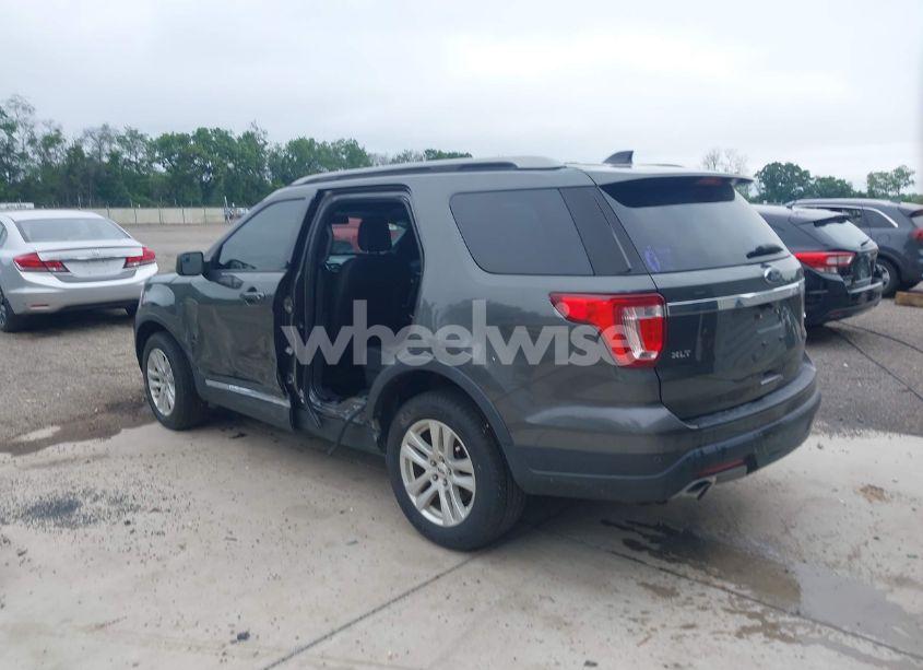 Photo 3 of 2018 Ford Explorer XLT (VIN 1FM5K8D80JGC66539)