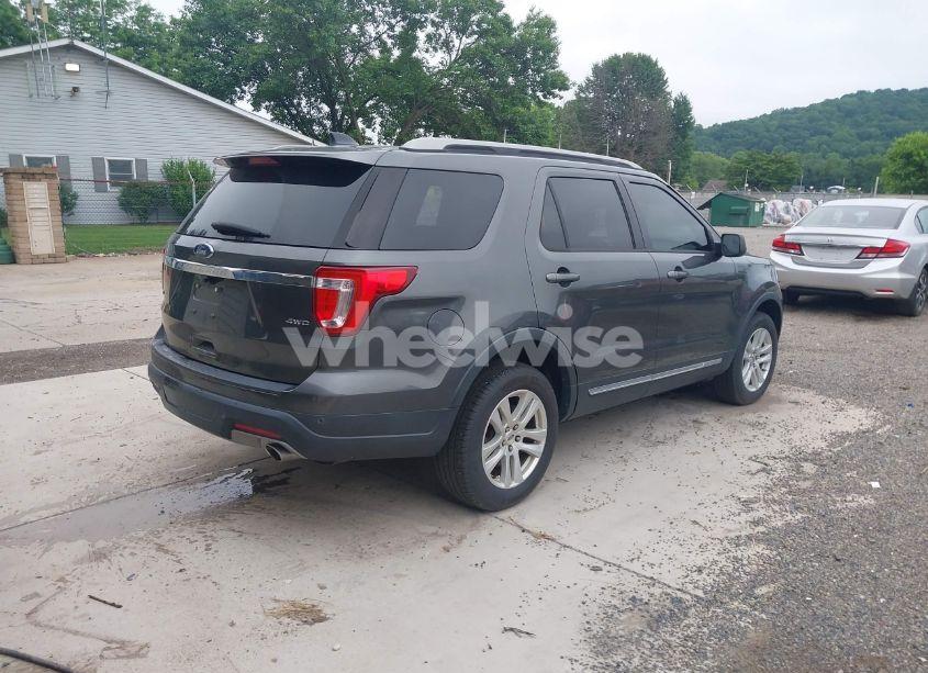 Photo 4 of 2018 Ford Explorer XLT (VIN 1FM5K8D80JGC66539)