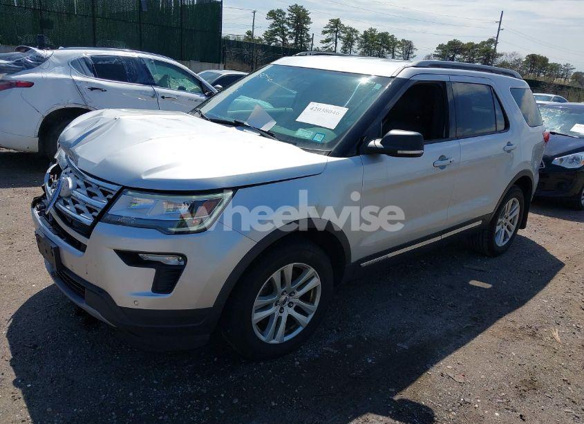 Photo 2 of 2019 Ford Explorer XLT (VIN 1FM5K8D80KGA99889)