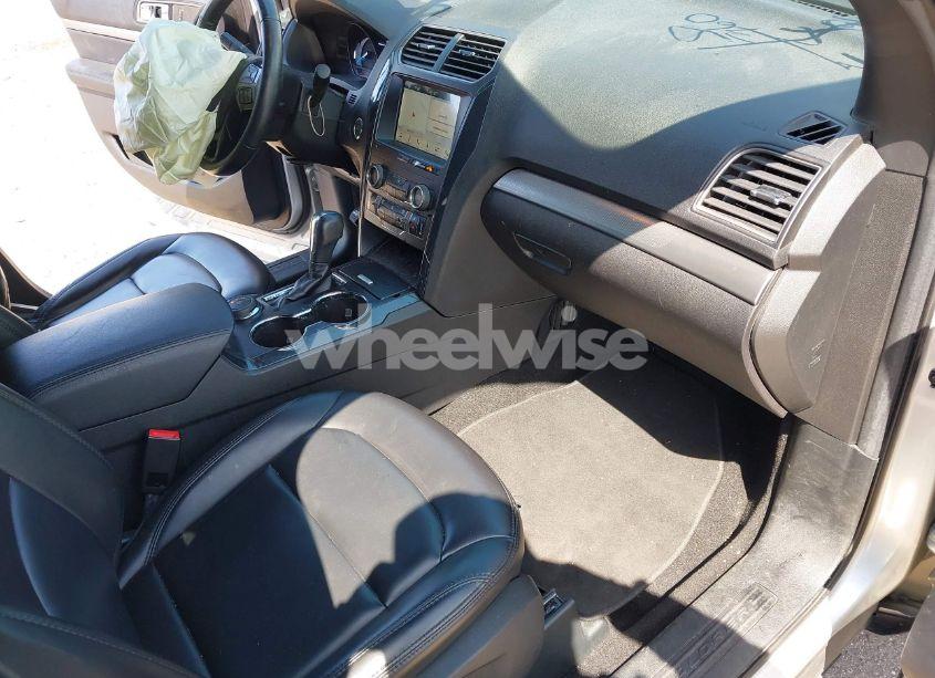 Photo 5 of 2019 Ford Explorer XLT (VIN 1FM5K8D80KGA99889)