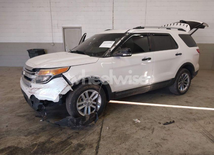 Photo 2 of 2013 Ford Explorer XLT (VIN 1FM5K8D81DGB12684)