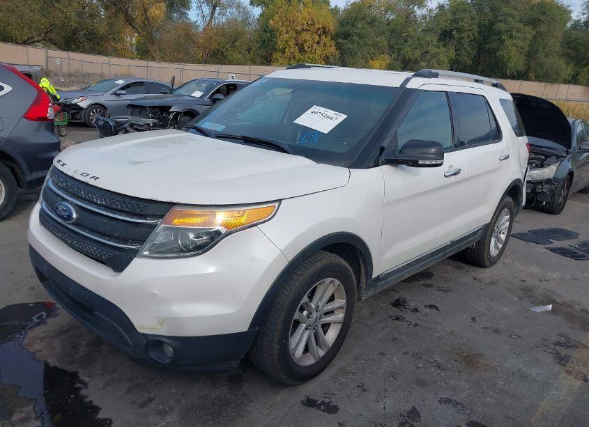 Photo 2 of 2014 Ford Explorer XLT (VIN 1FM5K8D81EGA00243)