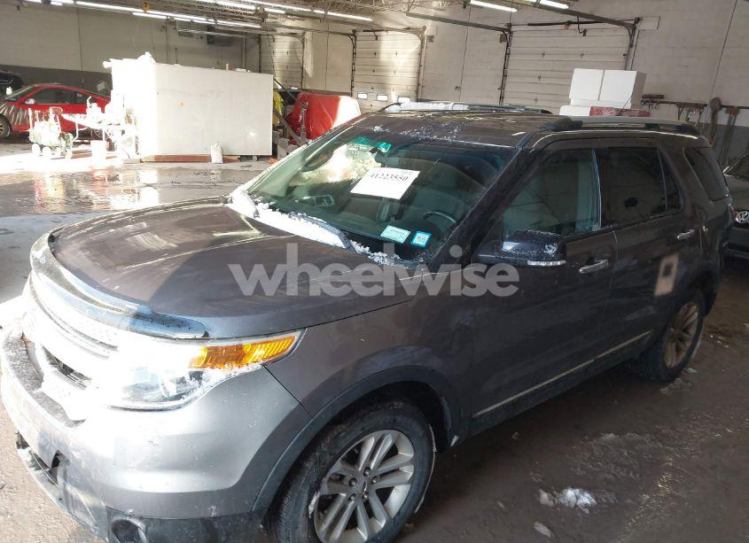 Photo 2 of 2014 Ford Explorer XLT (VIN 1FM5K8D81EGA05782)