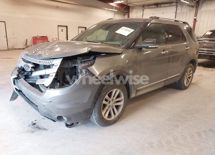 Photo 2 of 2014 Ford Explorer XLT (VIN 1FM5K8D81EGB57934)