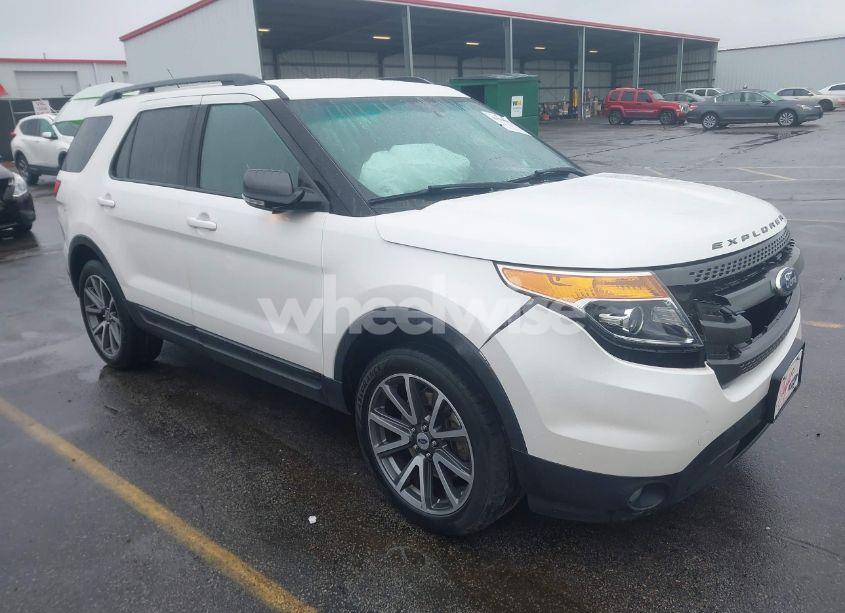 2015 Ford Explorer XLT (VIN 1FM5K8D81FGA38475) main photo