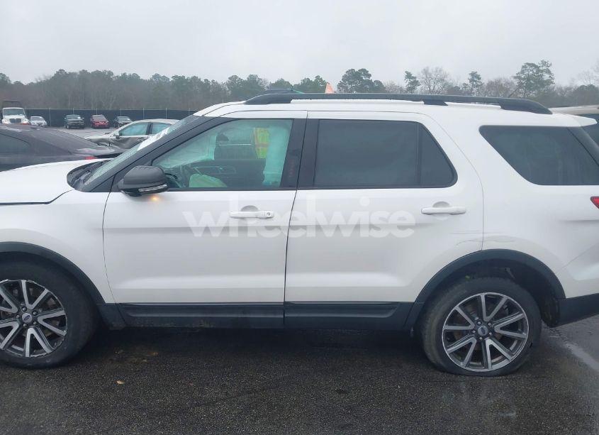 Photo 14 of 2015 Ford Explorer XLT (VIN 1FM5K8D81FGA38475)