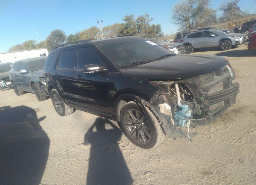 2015 Ford Explorer XLT (VIN 1FM5K8D81FGB39760) main photo