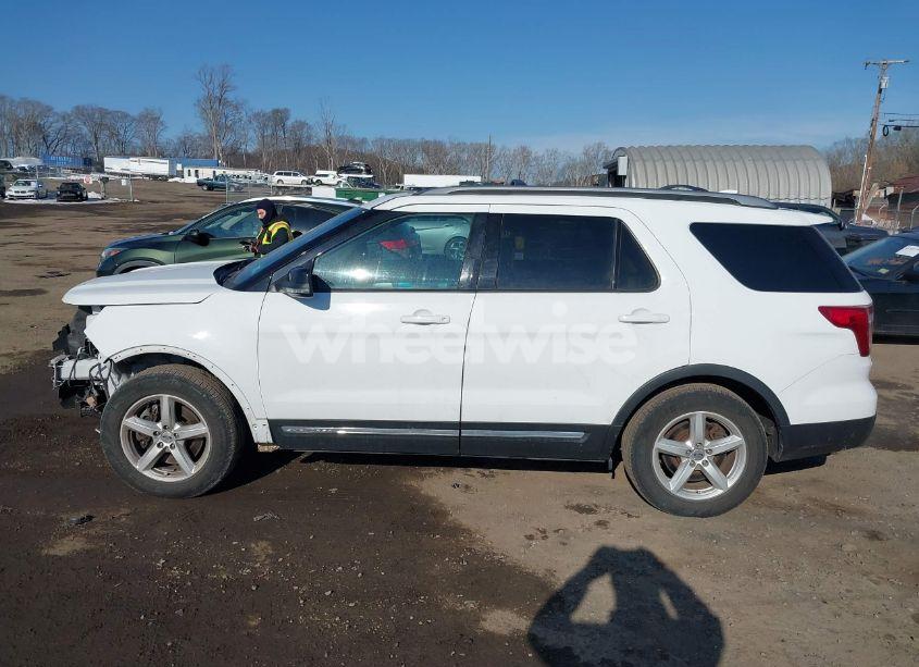 Photo 14 of 2016 Ford Explorer XLT (VIN 1FM5K8D81GGA21905)