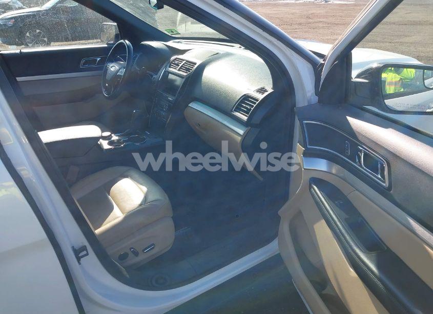 Photo 5 of 2016 Ford Explorer XLT (VIN 1FM5K8D81GGA21905)