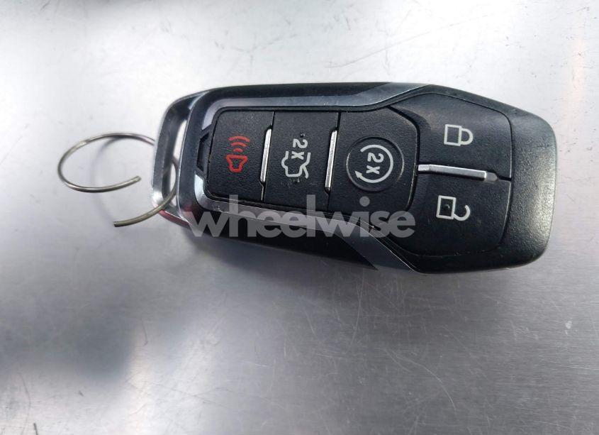 Photo 11 of 2016 Ford Explorer XLT (VIN 1FM5K8D81GGA83692)