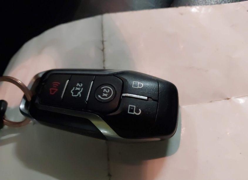 Photo 11 of 2016 Ford Explorer XLT (VIN 1FM5K8D81GGB71237)