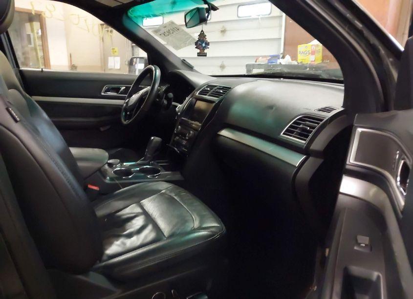 Photo 5 of 2016 Ford Explorer XLT (VIN 1FM5K8D81GGB71237)