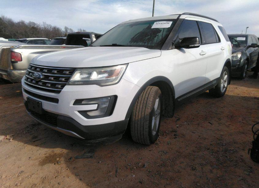 Photo 2 of 2016 Ford Explorer XLT (VIN 1FM5K8D81GGB74686)