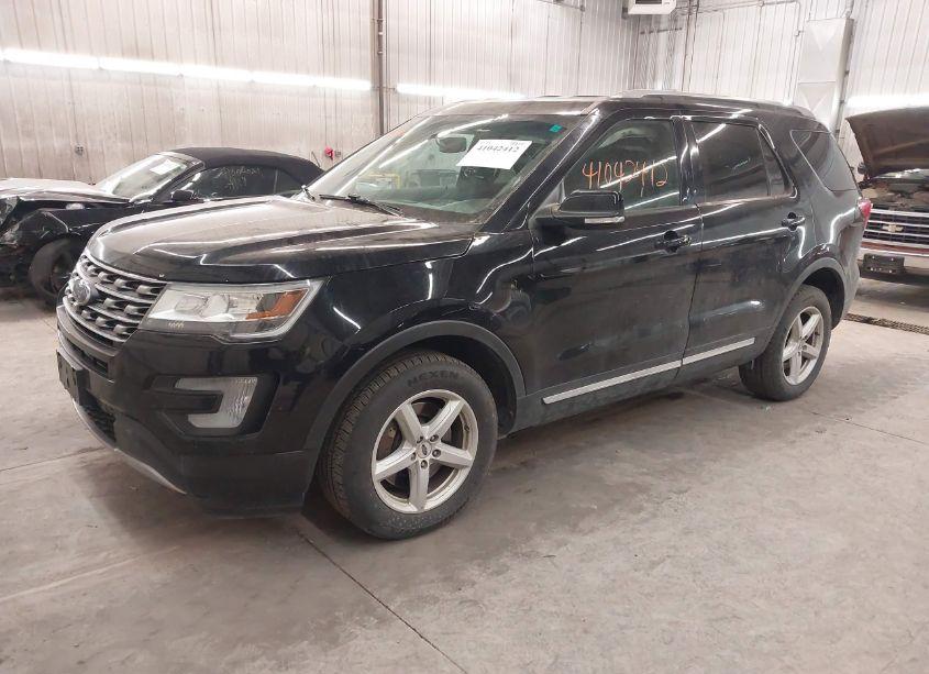 Photo 2 of 2016 Ford Explorer XLT (VIN 1FM5K8D81GGC50942)