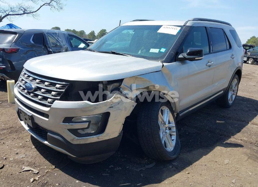 Photo 2 of 2016 Ford Explorer XLT (VIN 1FM5K8D81GGC52951)