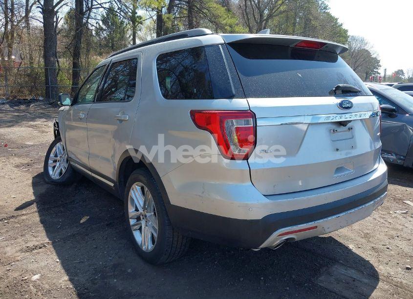 Photo 3 of 2016 Ford Explorer XLT (VIN 1FM5K8D81GGC52951)