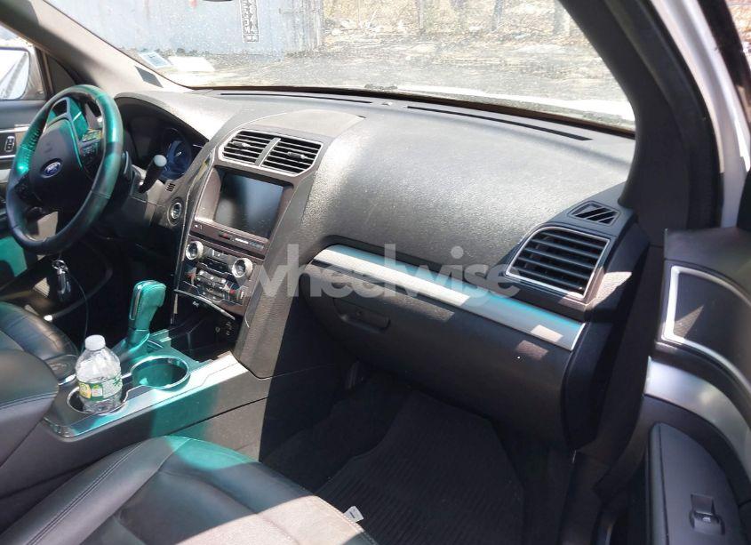 Photo 5 of 2016 Ford Explorer XLT (VIN 1FM5K8D81GGC52951)