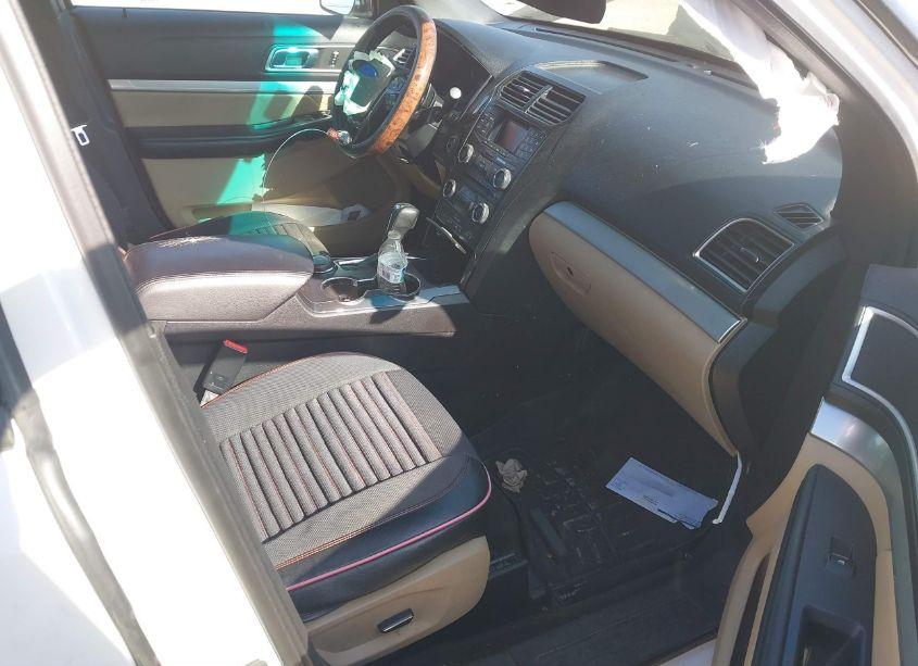 Photo 5 of 2016 Ford Explorer XLT (VIN 1FM5K8D81GGC70303)