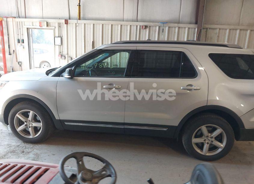 Photo 15 of 2016 Ford Explorer XLT (VIN 1FM5K8D81GGC79826)