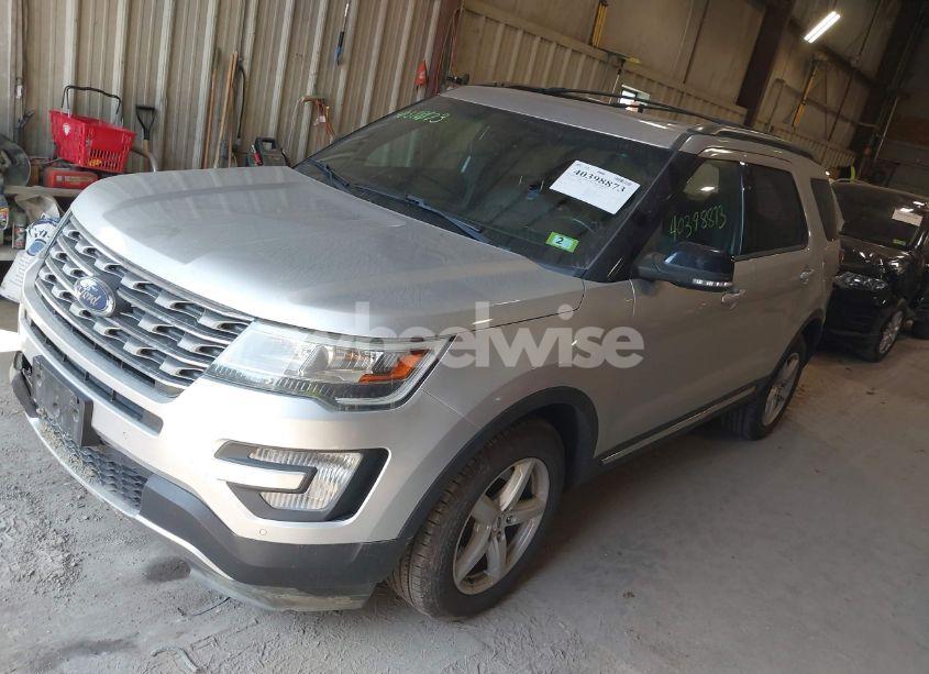 Photo 2 of 2016 Ford Explorer XLT (VIN 1FM5K8D81GGC79826)