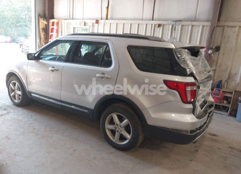 Photo 3 of 2016 Ford Explorer XLT (VIN 1FM5K8D81GGC79826)