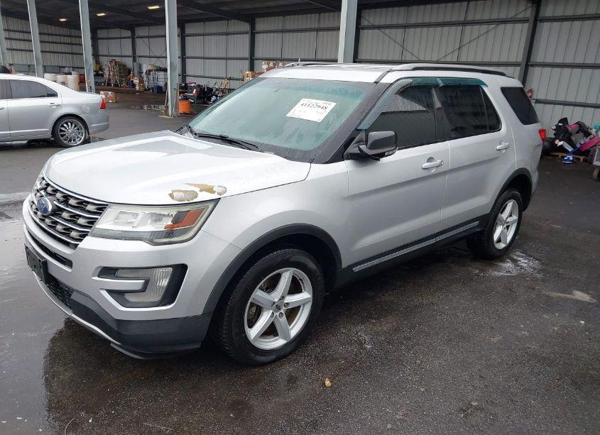 Photo 2 of 2016 Ford Explorer XLT (VIN 1FM5K8D81GGC96934)