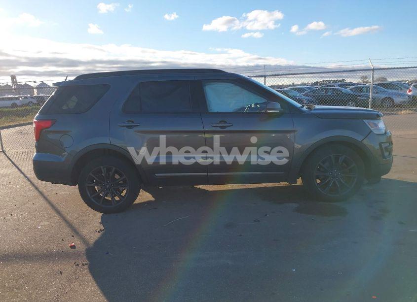 Photo 13 of 2017 Ford Explorer XLT (VIN 1FM5K8D81HGA00411)