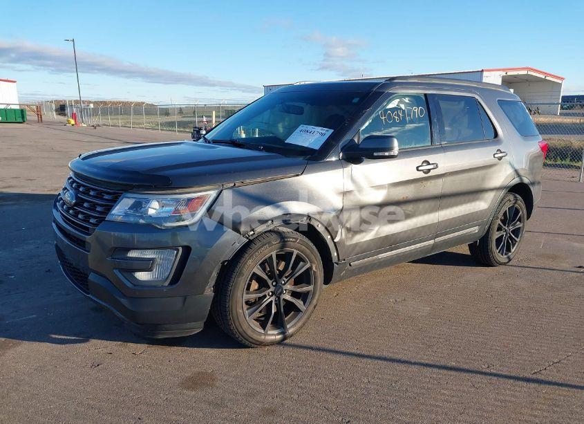 Photo 2 of 2017 Ford Explorer XLT (VIN 1FM5K8D81HGA00411)