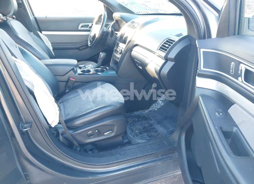 Photo 5 of 2017 Ford Explorer XLT (VIN 1FM5K8D81HGA00411)