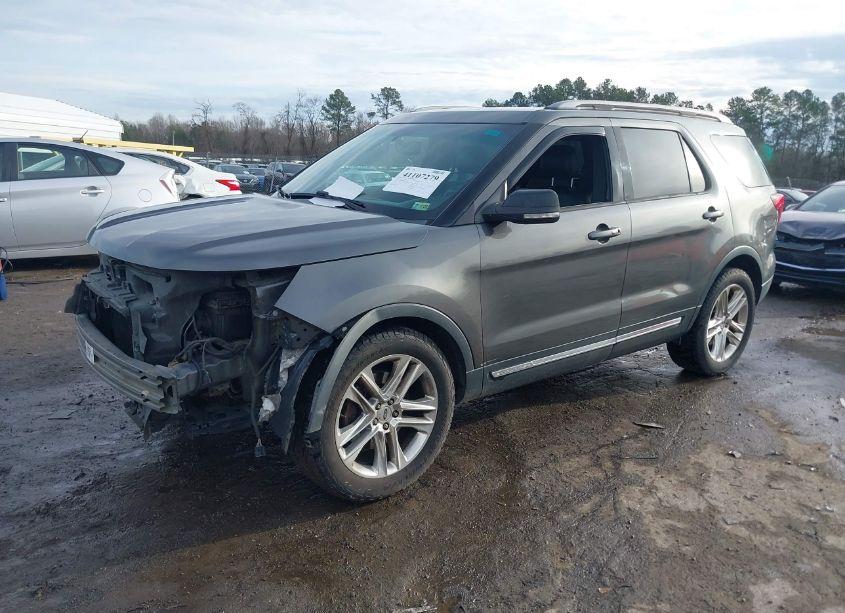 Photo 2 of 2017 Ford Explorer XLT (VIN 1FM5K8D81HGA53268)
