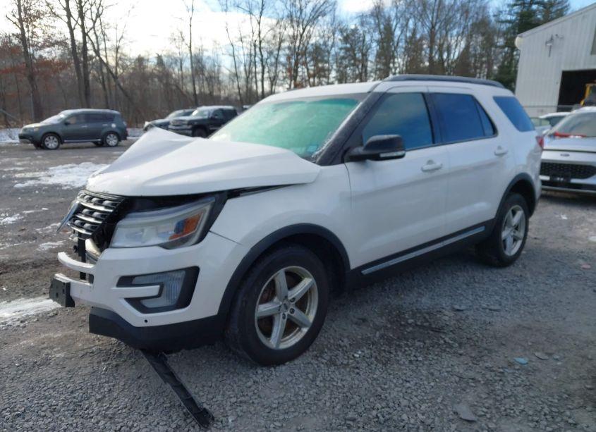 Photo 2 of 2017 Ford Explorer XLT (VIN 1FM5K8D81HGB18703)