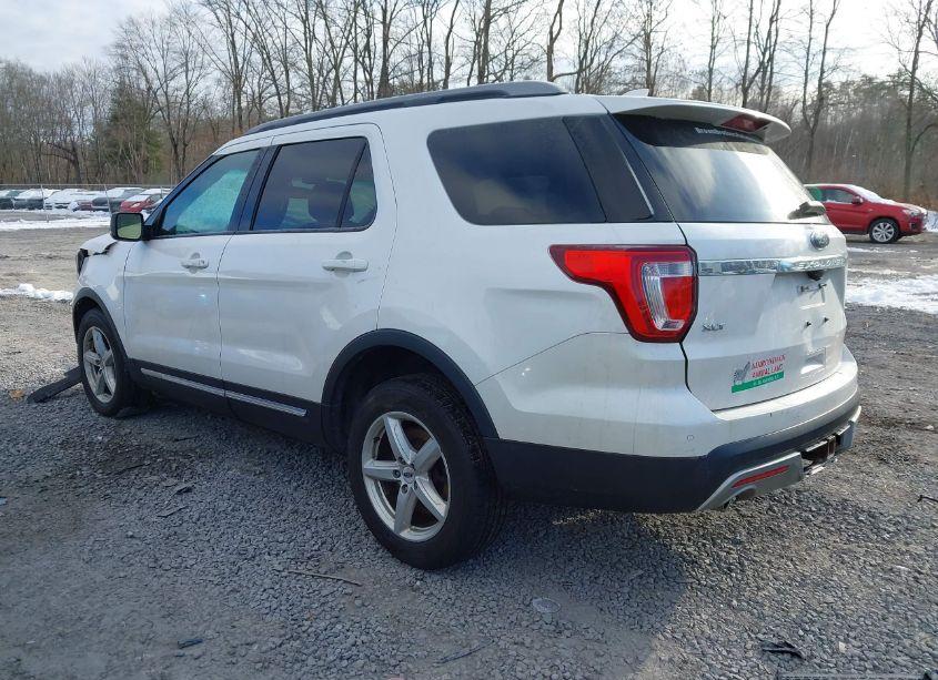 Photo 3 of 2017 Ford Explorer XLT (VIN 1FM5K8D81HGB18703)