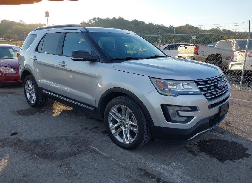2017 Ford Explorer XLT (VIN 1FM5K8D81HGB27630) main photo