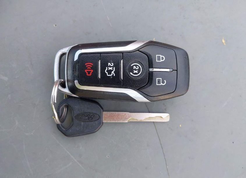 Photo 11 of 2017 Ford Explorer XLT (VIN 1FM5K8D81HGB27630)